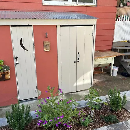 Big Red Lodge Cottage San Diego Exterior photo
